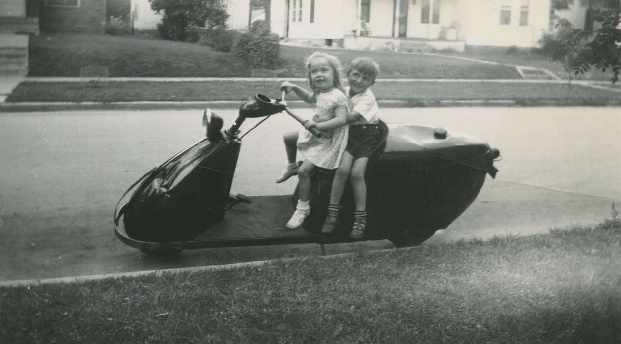 Portraits - Group, history of Iowa, Iowa History, Mason City, IA, Motorized Vehicles, motorcycle, Potter, Joe, Iowa, Children