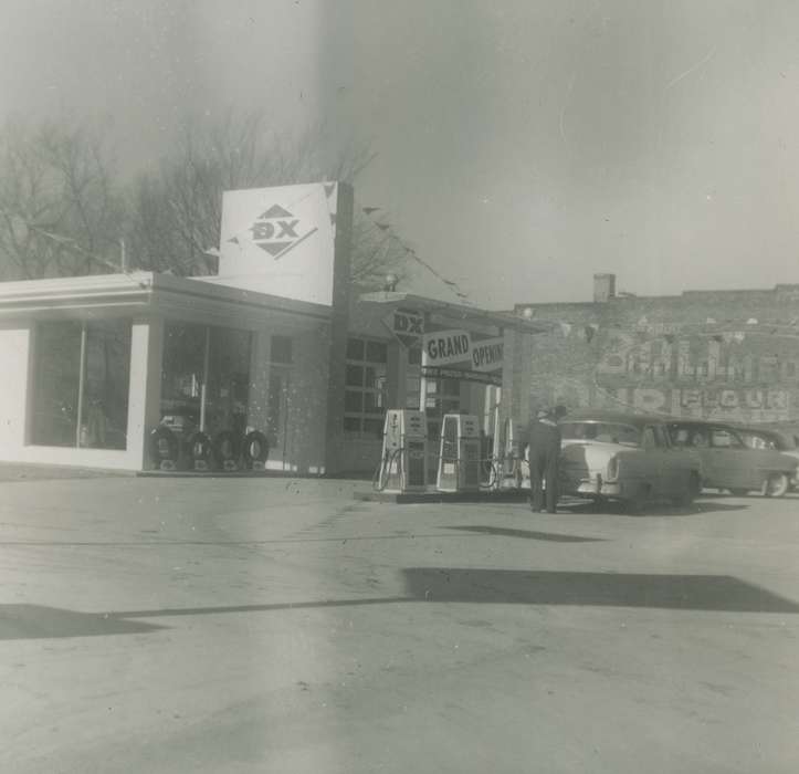 Businesses and Factories, Moulton, IA, Cities and Towns, Iowa History, Iowa, Fowler, Wade, gas station, history of Iowa