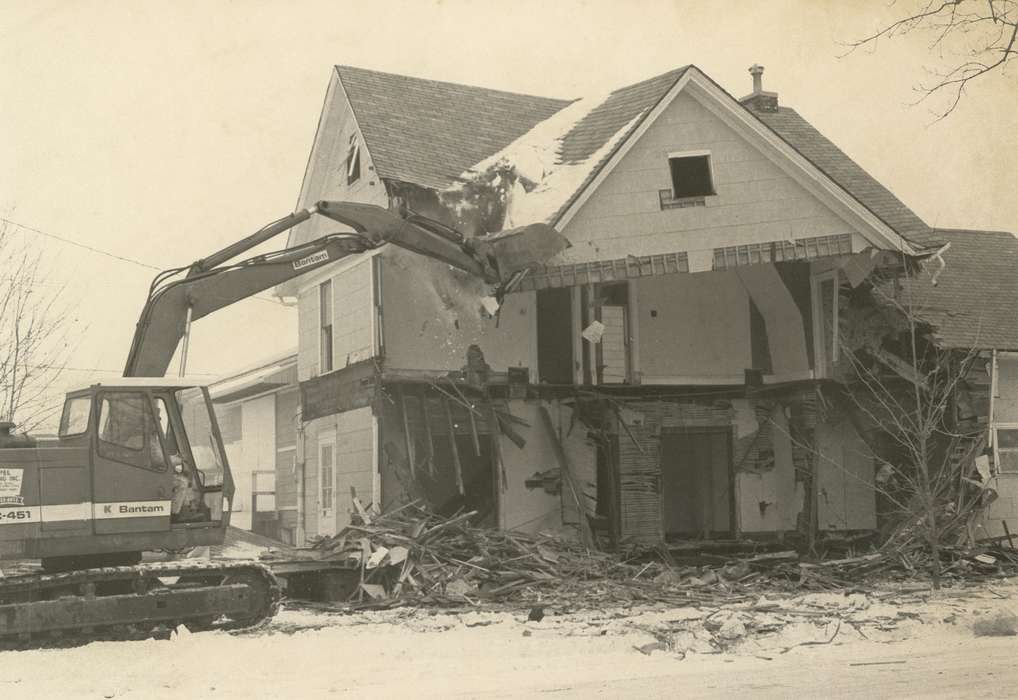 history of Iowa, Homes, Waverly, IA, Waverly Public Library, Iowa, Winter, Iowa History, demolition, Wrecks