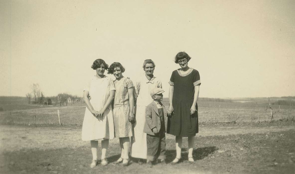 Portraits - Group, Merck, Linda, Iowa, cap, Families, Children, hairstyle, Farms, history of Iowa, Elgin, IA, Iowa History