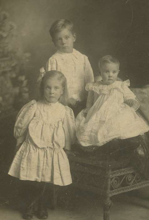 Portraits - Group, history of Iowa, Iowa History, Carroll, IA, Families, girl, Vauthier, Elizabeth, siblings, Iowa, family, boy, wicker chair, Children