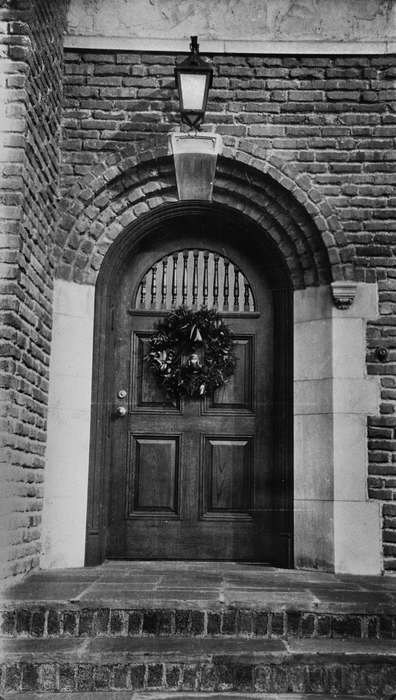 history of Iowa, Iowa History, Ottumwa, IA, light, Lemberger, LeAnn, entrance, Iowa, Cities and Towns, Homes, door, wreath