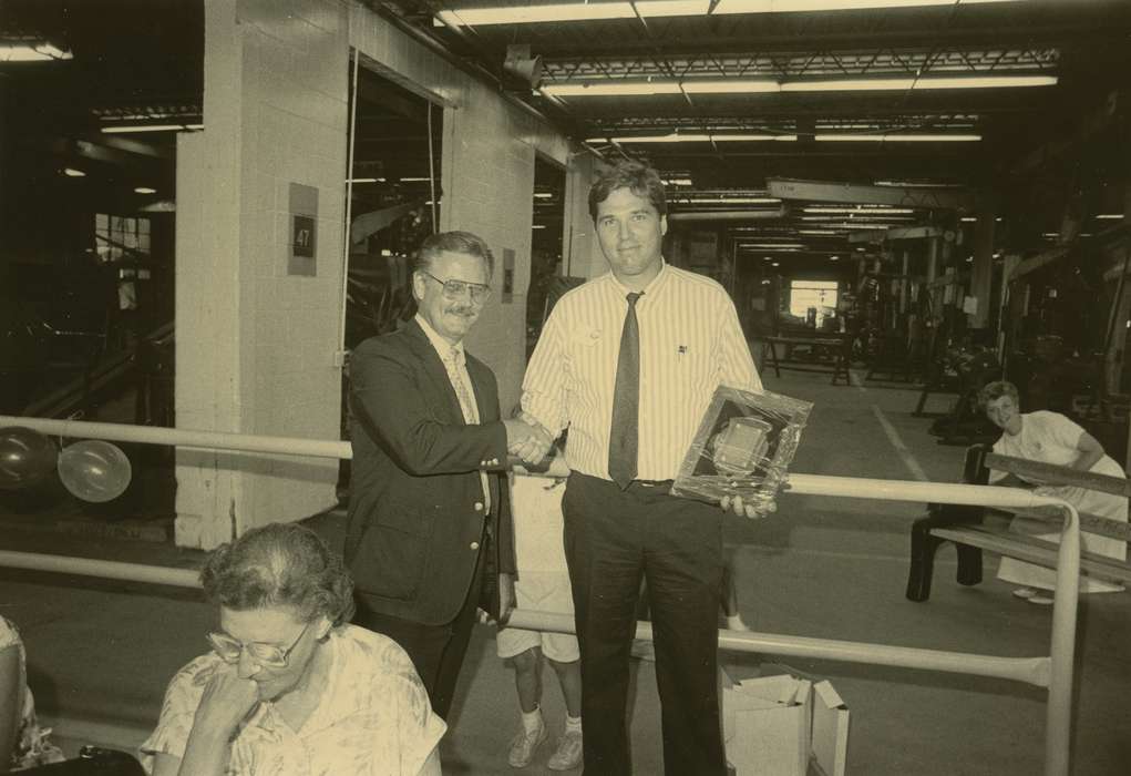 history of Iowa, factory, Portraits - Group, Businesses and Factories, woman, Waverly, IA, Waverly Public Library, award, Iowa, Iowa History, men