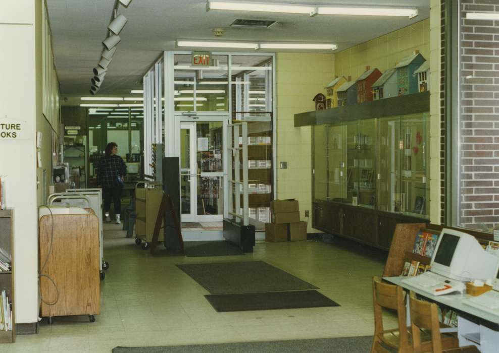 history of Iowa, Iowa, library entrance, Iowa History, Waverly Public Library, Leisure, display case