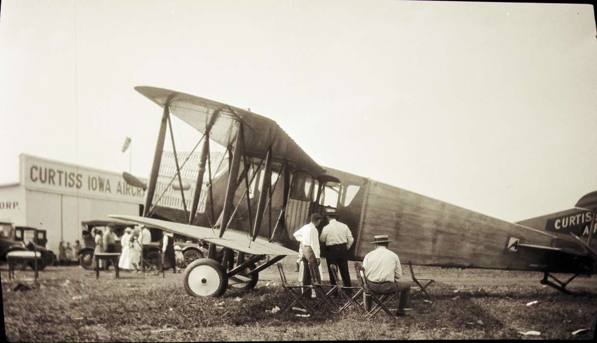 Iowa, airplane, Fort Dodge, IA, Pate, Linda, history of Iowa, Motorized Vehicles, airport, Iowa History