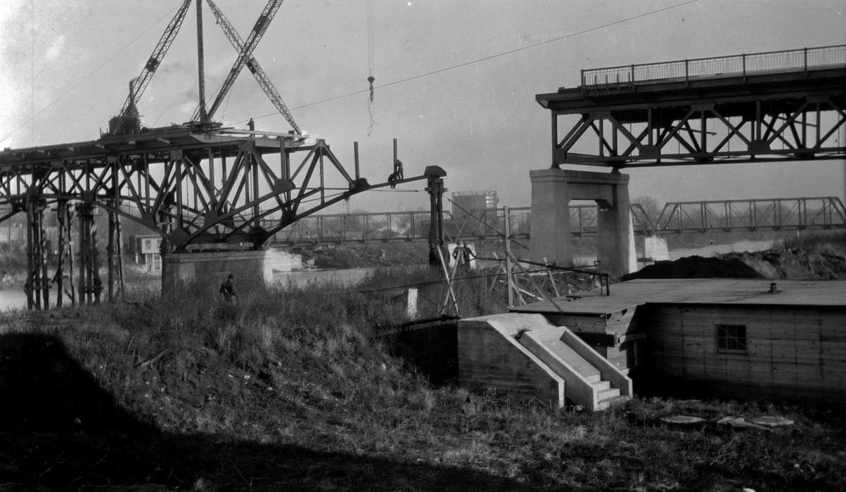 bridge, Iowa History, Ottumwa, IA, history of Iowa, Lemberger, LeAnn, Lakes, Rivers, and Streams, grass, river, Iowa, Cities and Towns, construction, construction crew, Labor and Occupations