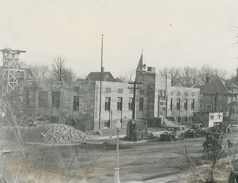 construction, history of Iowa, Businesses and Factories, Waverly, IA, Waverly Public Library, Main Streets & Town Squares, Iowa, Motorized Vehicles, Iowa History, Cities and Towns, Labor and Occupations