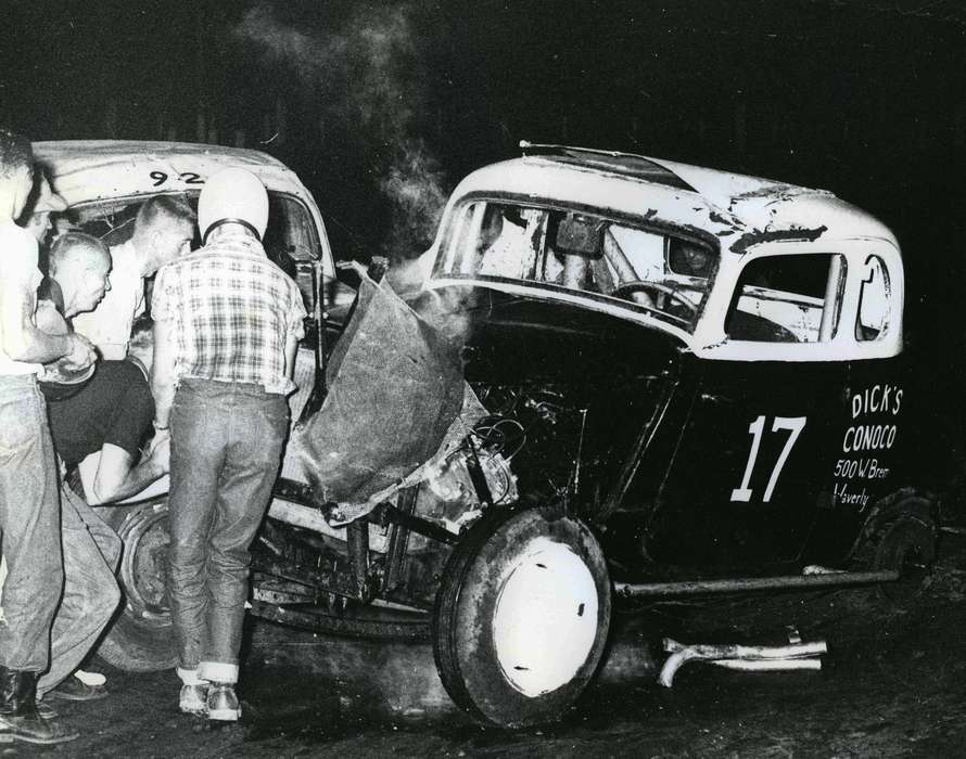 car, Wrecks, Waterloo, IA, Iowa, Motorized Vehicles, Iowa History, Volgarino, Jim, Entertainment, tunis speedway, racecar, history of Iowa