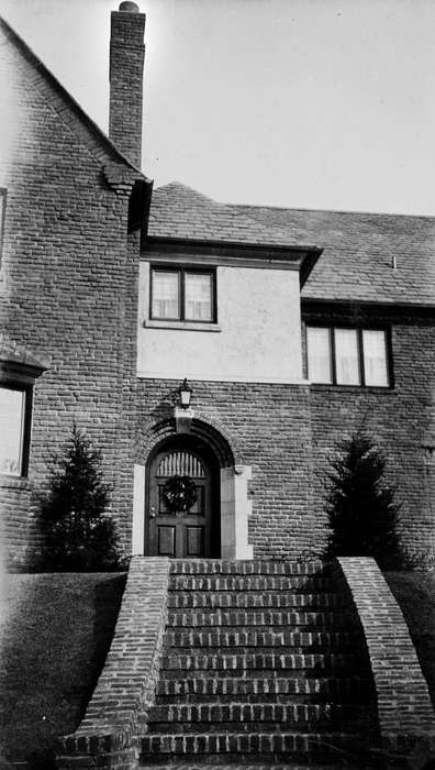 history of Iowa, Iowa History, Ottumwa, IA, steps, Iowa, Lemberger, LeAnn, Homes, door, wreath