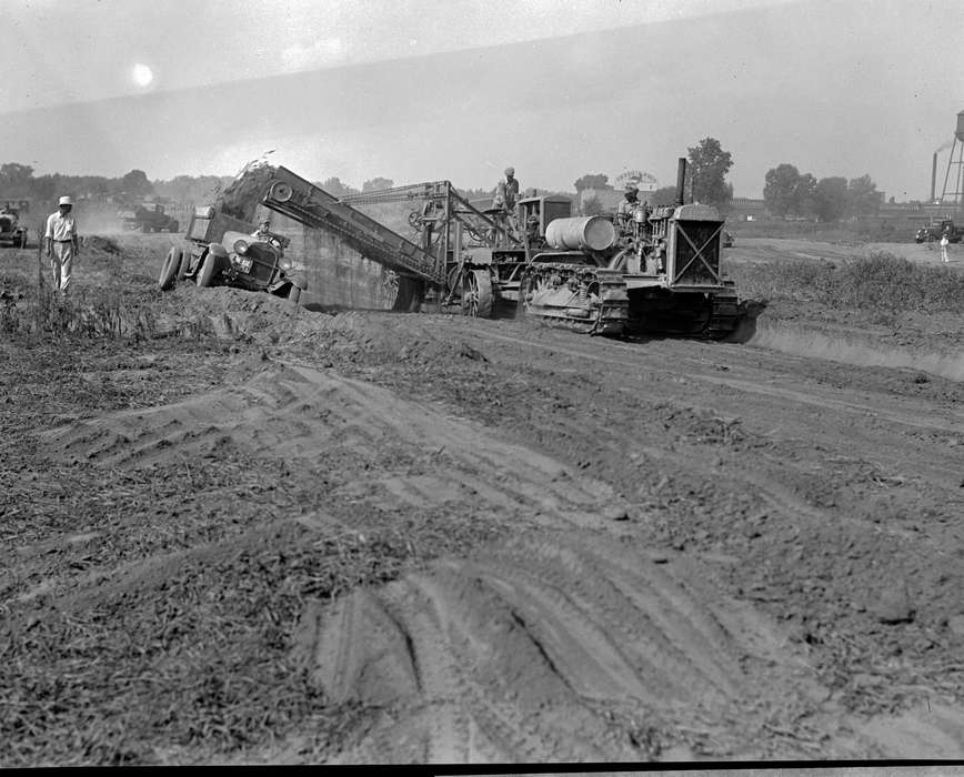 Ottumwa, IA, truck, Lemberger, LeAnn, history of Iowa, Motorized Vehicles, Iowa, worker, Labor and Occupations, dirt, Iowa History, tractor