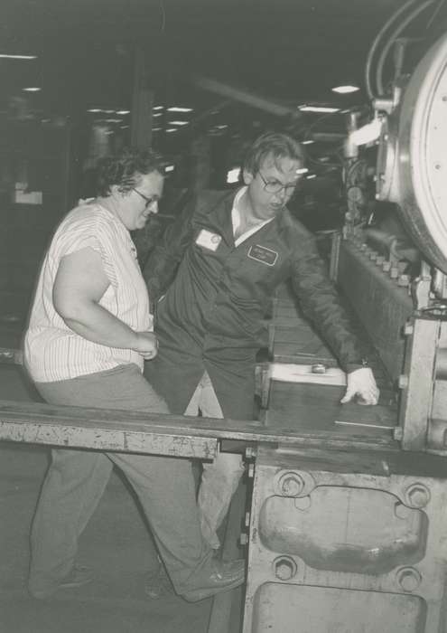 history of Iowa, Portraits - Group, man, woman, Waverly, IA, Waverly Public Library, Iowa, machinery, Iowa History, Labor and Occupations