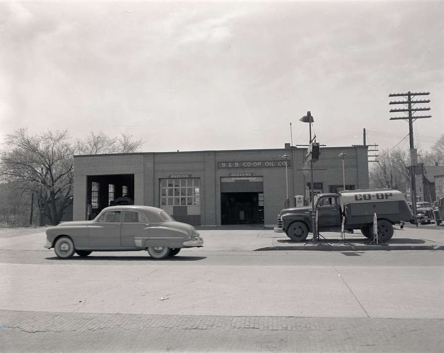 Cities and Towns, Motorized Vehicles, Iowa History, Waverly Public Library, gas station, Iowa, repair shop, Businesses and Factories, gas pump, history of Iowa, Waverly, IA, mainstreet, Main Streets & Town Squares