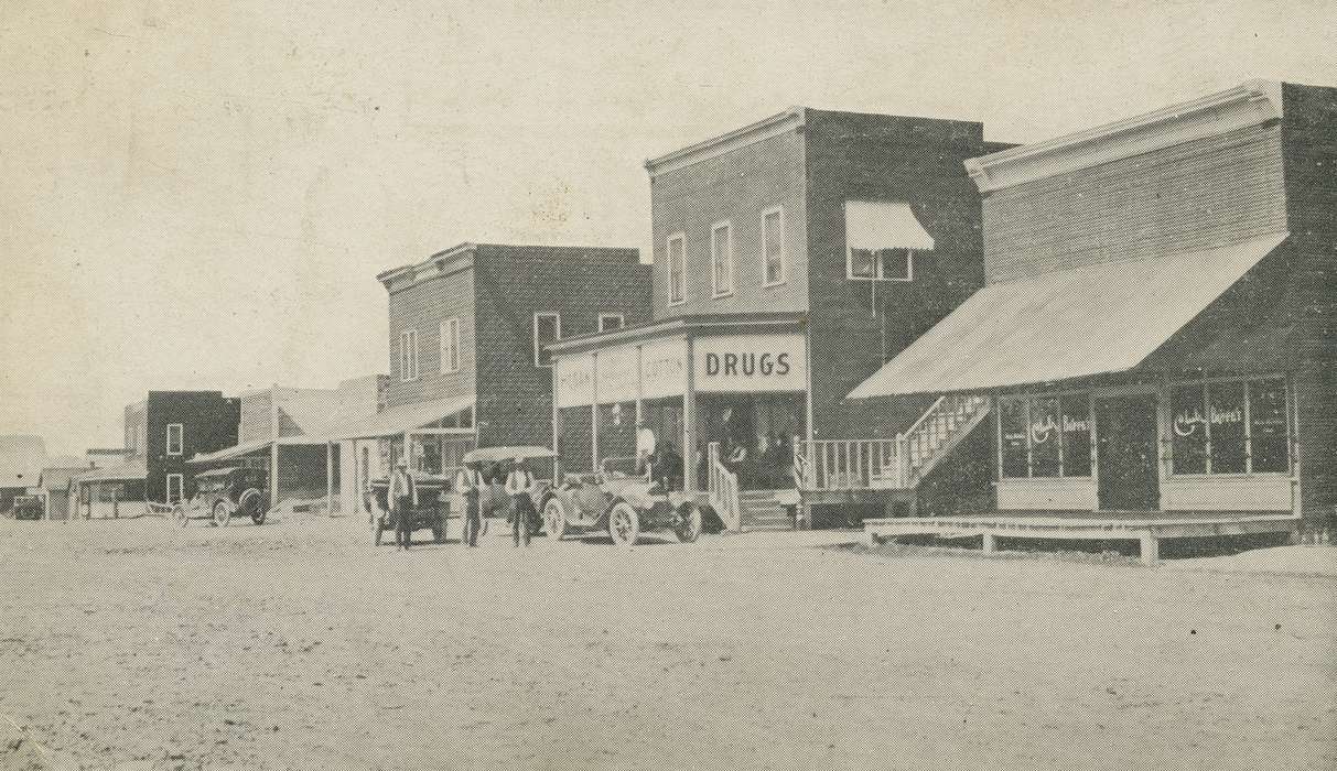 Cities and Towns, Dubuque County, IA, Motorized Vehicles, Iowa History, Iowa, history of Iowa, Businesses and Factories, Portraits - Group, Fredericks, Robert