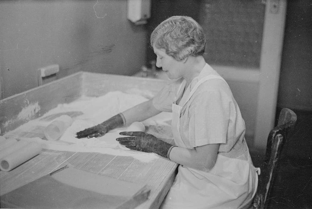 gloves, hairstyle, Cedar Falls, IA, history of Iowa, Iowa History, uni, iowa state teachers college, UNI Special Collections & University Archives, Iowa, Schools and Education, apron, university of northern iowa, Labor and Occupations