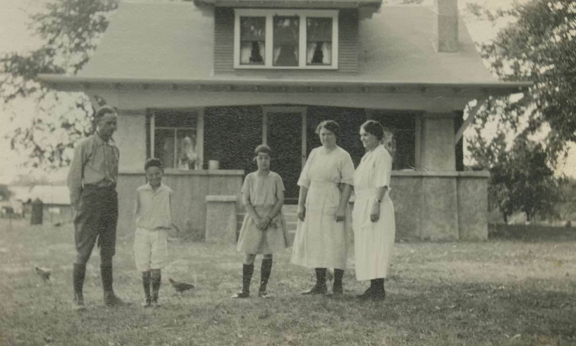 Portraits - Group, Mediapolis, IA, history of Iowa, chicken, women, Iowa History, children, girl, chickens, homes, Pate, Linda, man, Iowa, boy, Farms, home