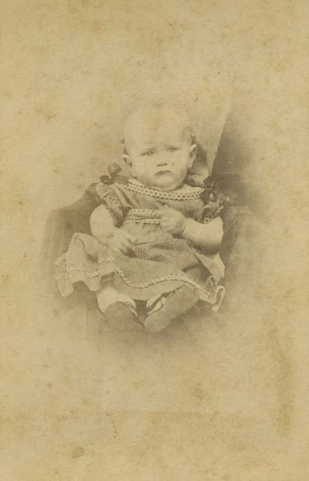 baby, carte de visite, Iowa, Children, Burlington, IA, Olsson, Ann and Jons, Portraits - Individual, dress, history of Iowa, ribbon, Iowa History