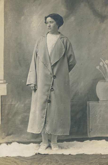 backdrop, history of Iowa, Iowa History, woman, trenchcoat, overcoat, Spilman, Jessie Cudworth, Iowa, USA, Portraits - Individual