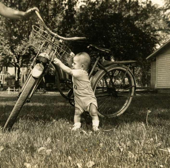 Leisure, Iowa History, Straw, Dale, Iowa, baby, Independence, IA, bike, history of Iowa, Children, bicycle