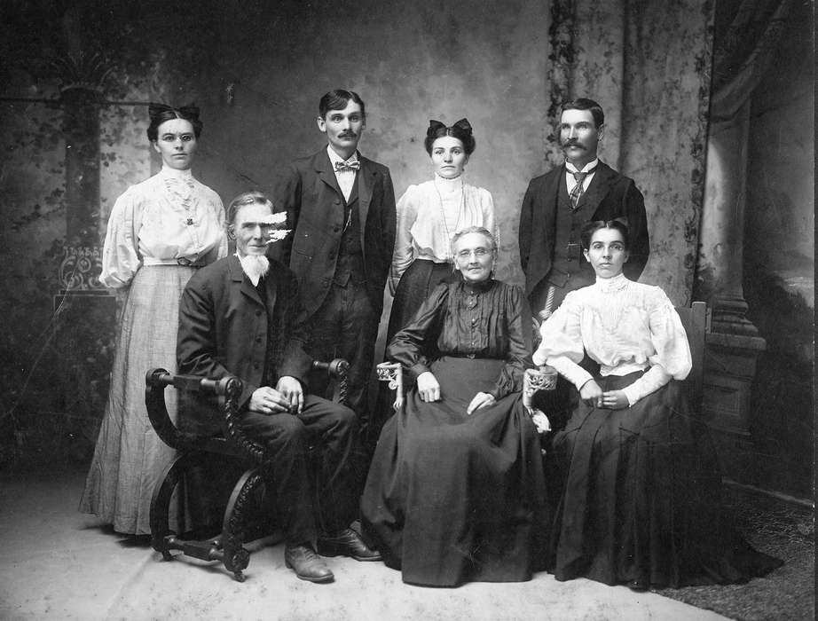 Portraits - Group, sack coat, hair bow, Iowa, woman, long skirt, Mason City, IA, Families, beard, family, blouse, history of Iowa, Brockmeyer, Janet, Iowa History, man