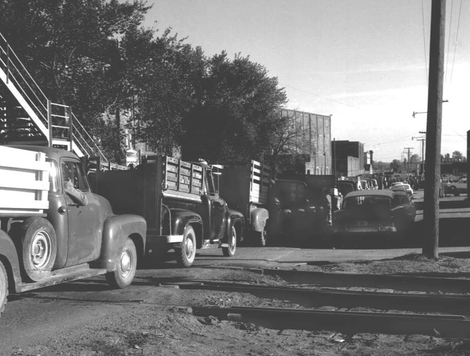 history of Iowa, meat packing plant, Ottumwa, IA, Iowa History, truck, Motorized Vehicles, Businesses and Factories, car, Iowa, Lemberger, LeAnn