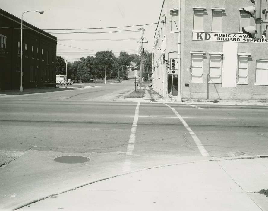 Main Streets & Town Squares, history of Iowa, Iowa History, Businesses and Factories, traffic light, Iowa, Cities and Towns, correct date needed, street, Waverly Public Library, music store