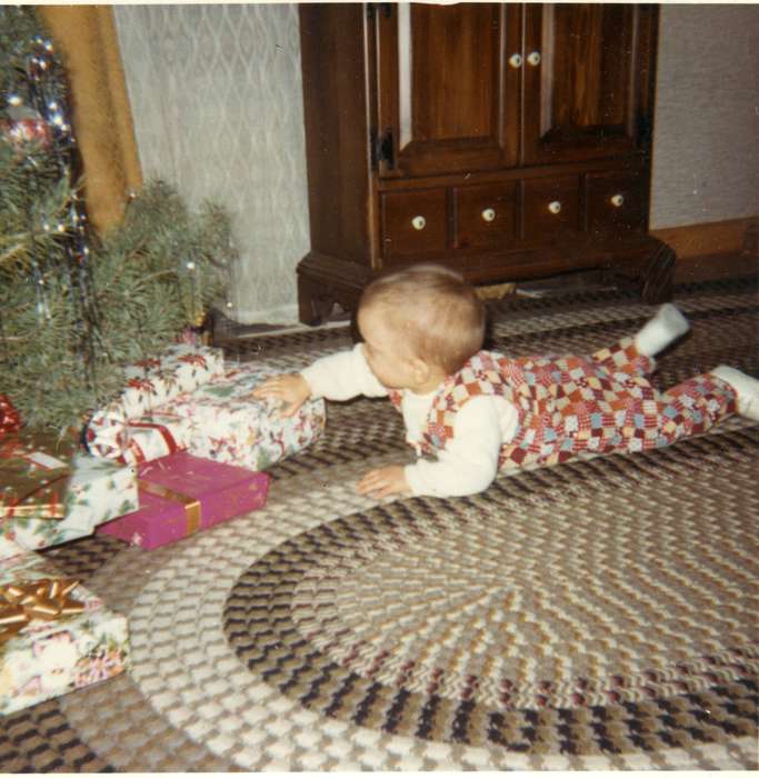 christmas, history of Iowa, Iowa History, christmas presents, Holidays, Iowa, Olsson, Ann and Jons, Waterloo, IA, Children