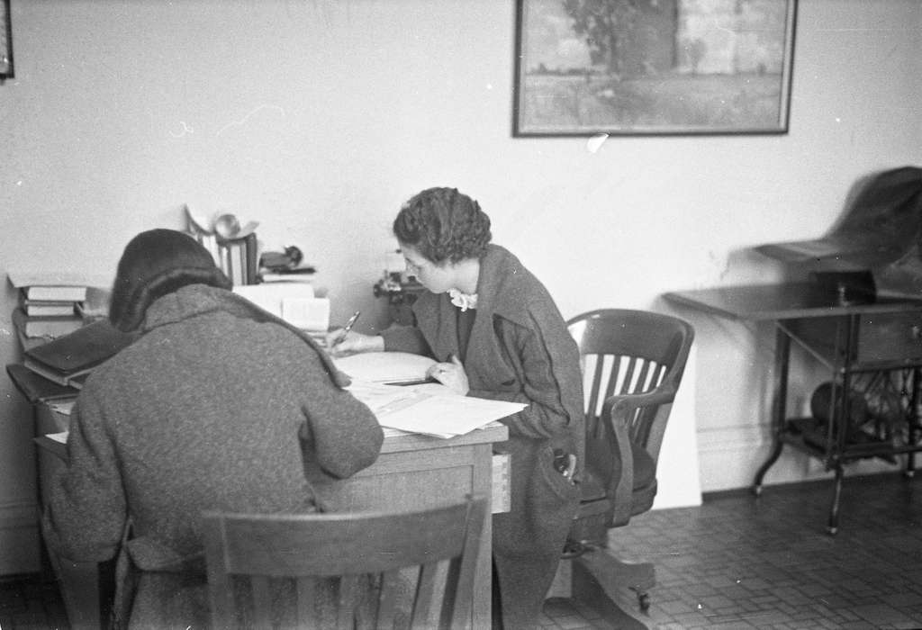 Nelson, IA, Iowa History, table, Leisure, UNI Special Collections & University Archives, Iowa, history of Iowa, hairstyle, chair, coat