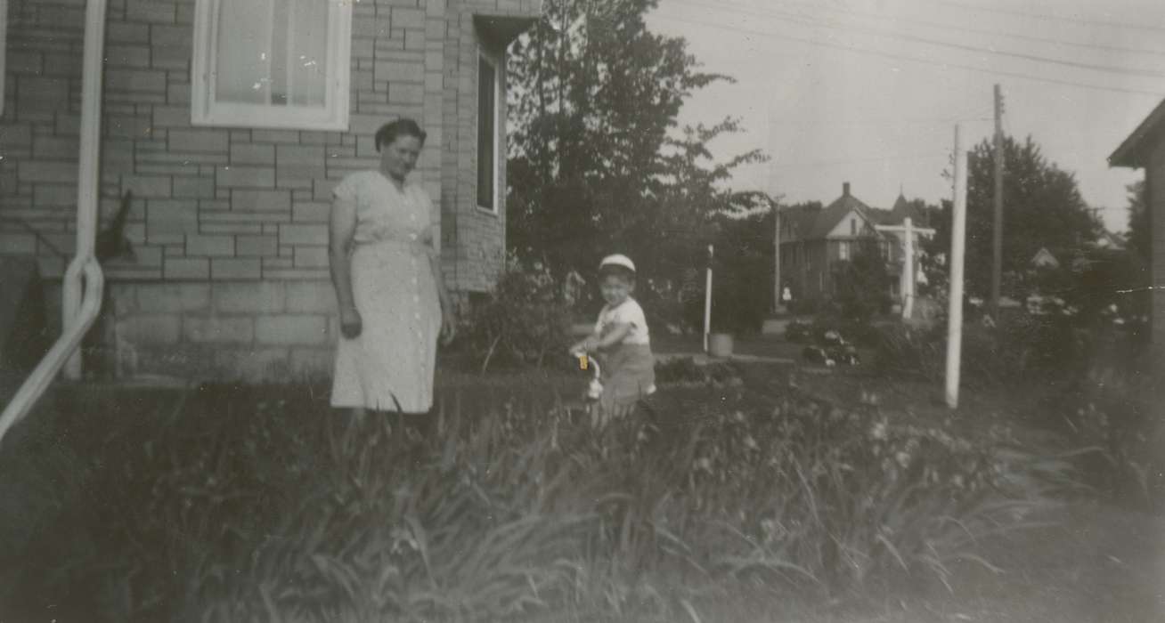 Stockton, IA, Portraits - Group, Knutsen, Harry & Char, Iowa History, Iowa, Children, history of Iowa