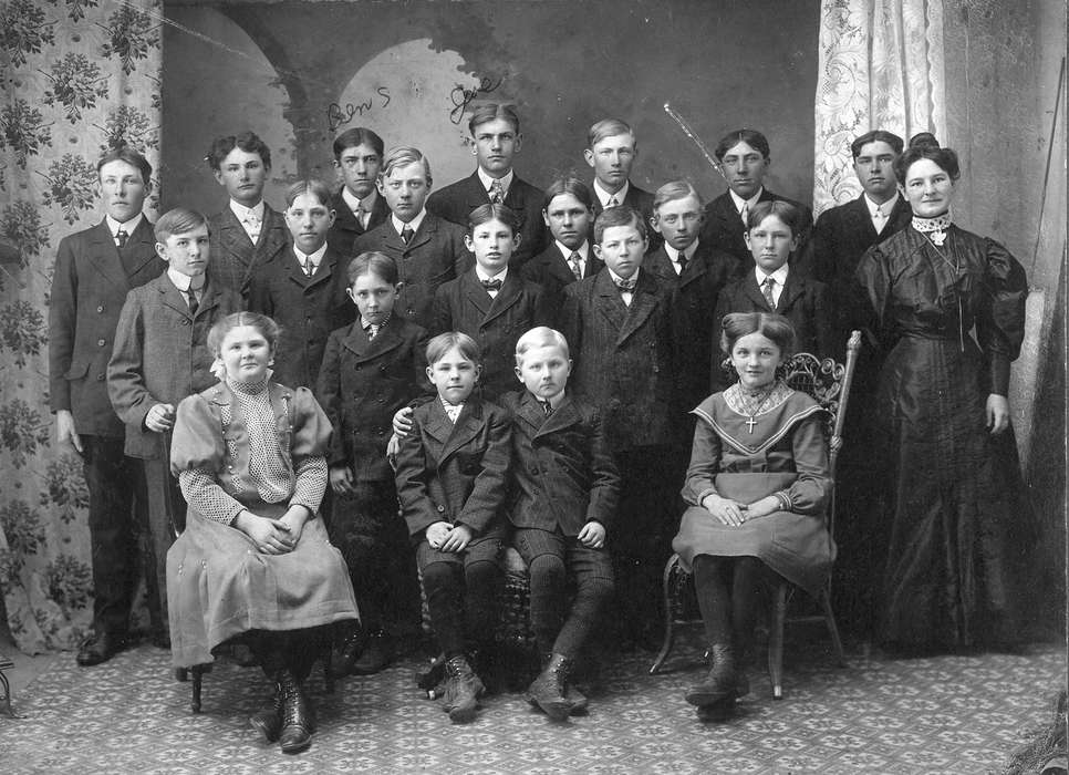 Portraits - Group, Iowa, formal attire, Mason City, IA, Schools and Education, Religion, Children, history of Iowa, sunday school, Brockmeyer, Janet, Iowa History