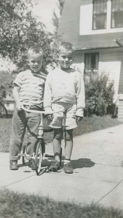Portraits - Group, history of Iowa, Iowa History, bicycle, McMurray, Doug, Iowa, USA, Children