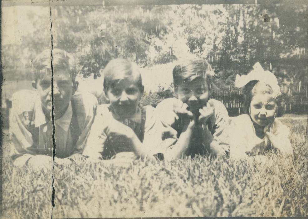 Neessen, Ben, Iowa History, Children, bow, Iowa, history of Iowa, Portraits - Group, Families, IA, siblings