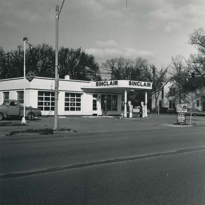 Iowa History, Waverly, IA, Waverly Public Library, gas station, Iowa, history of Iowa, Businesses and Factories