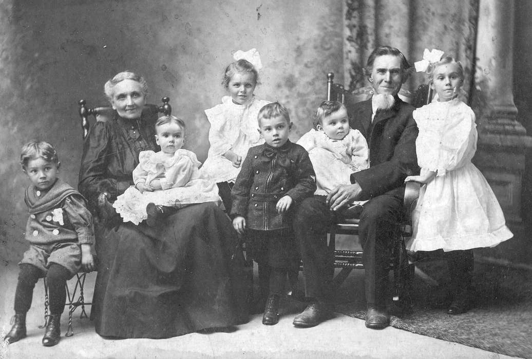 Iowa, Brockmeyer, Janet, Families, history of Iowa, Iowa History, Portraits - Group, Mason City, IA