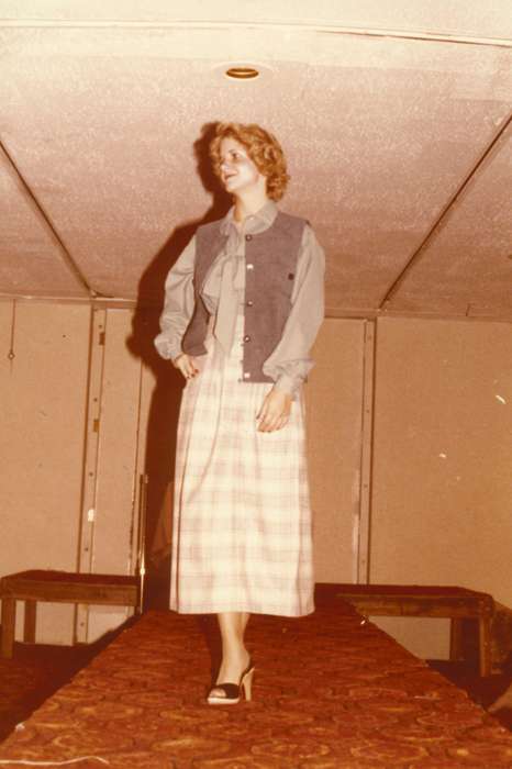history of Iowa, Iowa History, Entertainment, fashion, Iowa, Cedar Rapids, IA, Karns, Mike, Leisure, Labor and Occupations