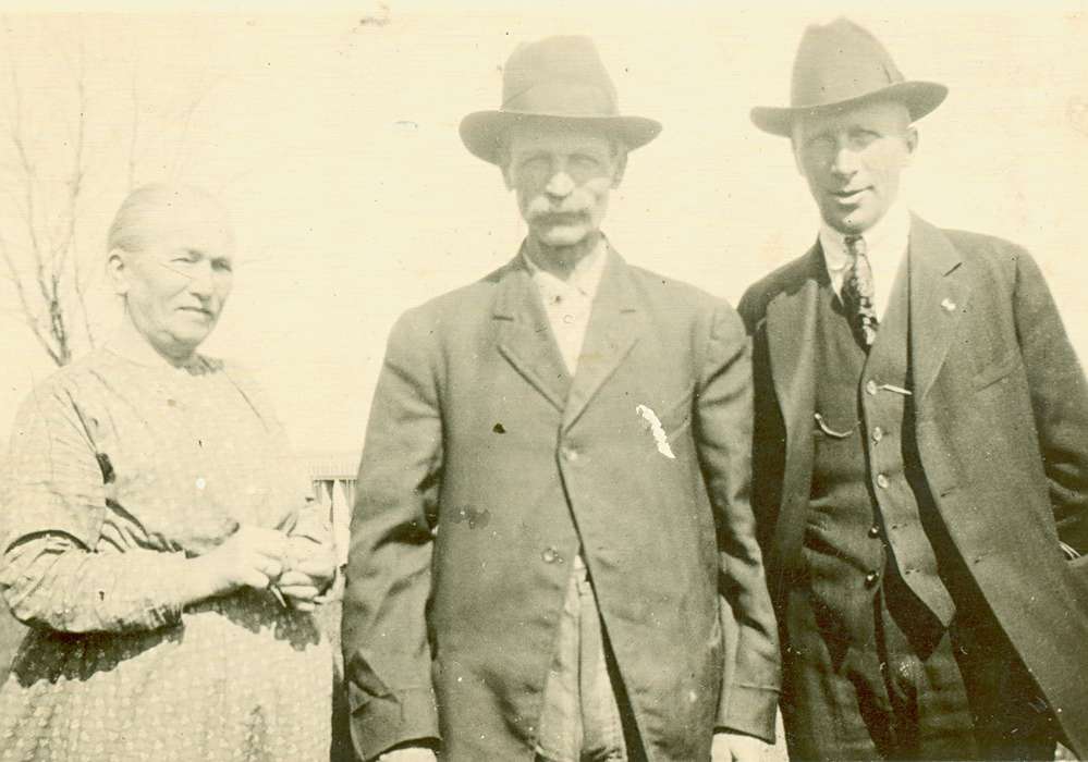 Portraits - Group, Lang, Mavis, hats, history of Iowa, Chickasaw County, IA, Iowa, Iowa History