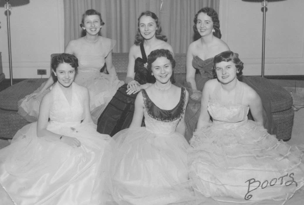 Portraits - Group, history of Iowa, Iowa History, Gladbrook, IA, bridesmaid, Iowa, Weddings, Reinhard, Lisa