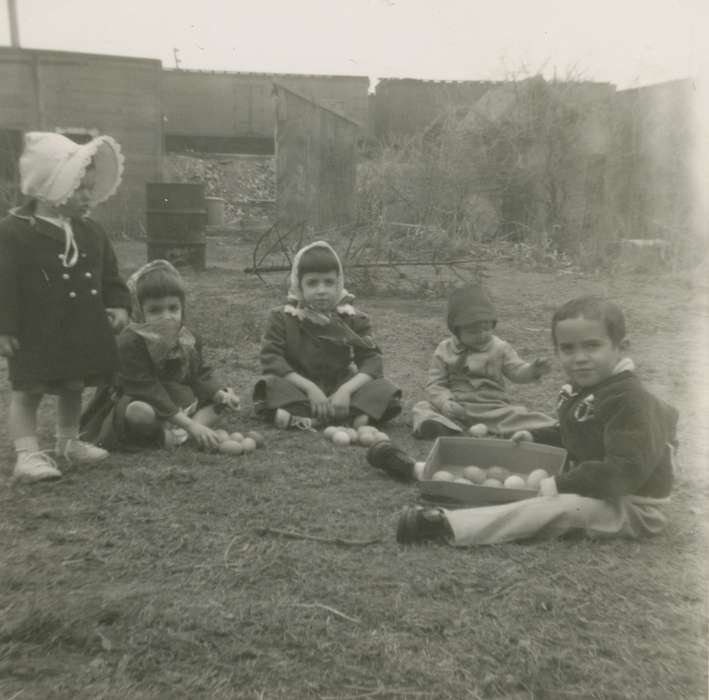 Portraits - Group, Iowa, Cedar Rapids, IA, bonnet, Children, eggs, Wiese, Rose, history of Iowa, Holidays, Iowa History, easter