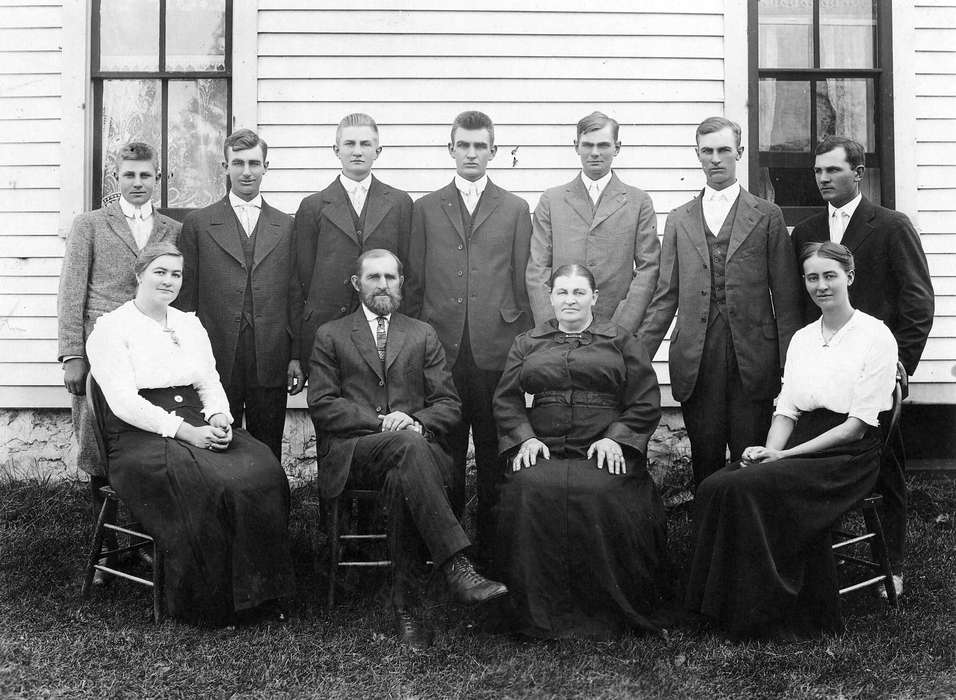 Portraits - Group, men, history of Iowa, women, Iowa History, Mason City, IA, Families, Brockmeyer, Janet, Iowa