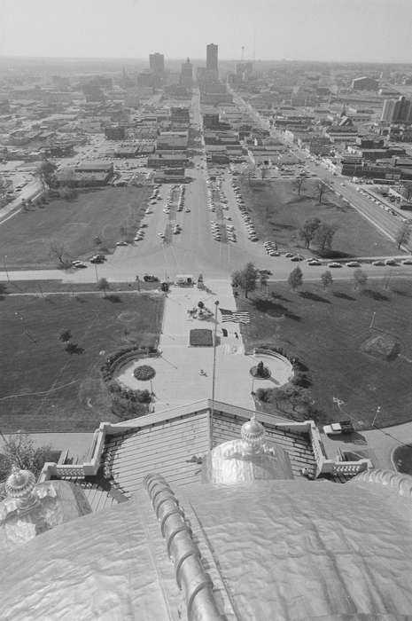 flag, Aerial Shots, history of Iowa, Lemberger, LeAnn, lawn, Main Streets & Town Squares, Iowa, Cities and Towns, parking lot, Businesses and Factories, Des Moines, IA, roof, Iowa History, capitol