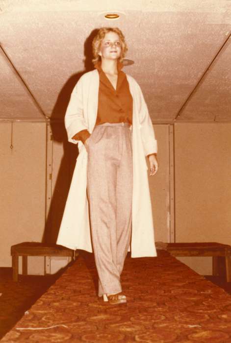 history of Iowa, Iowa History, Entertainment, fashion, Iowa, Cedar Rapids, IA, Karns, Mike, Leisure, Labor and Occupations