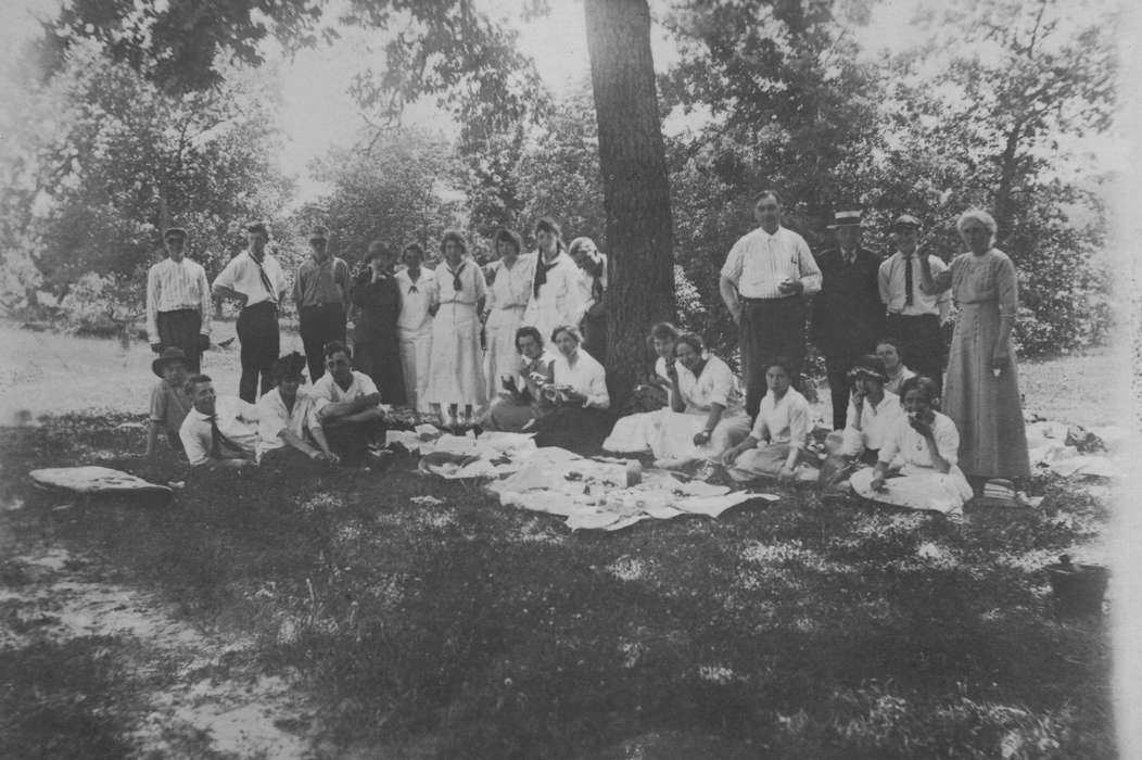 Portraits - Group, Iowa History, King, Tom and Kay, Iowa, IA, history of Iowa, picnic, Leisure, Food and Meals