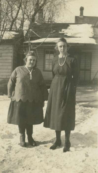 Portraits - Group, Iowa, necklace, Bartlett, Elizabeth, Homes, Ackley, IA, Winter, history of Iowa, snow, Iowa History