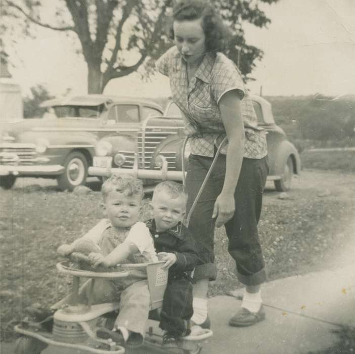 mother, Moulton, IA, Leisure, car, Iowa History, Fowler, Wade, Iowa, Motorized Vehicles, toy, Children, history of Iowa