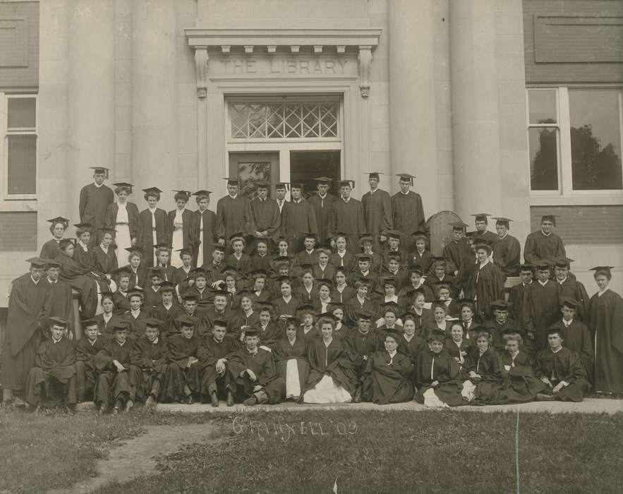 Portraits - Group, college, graduation, Iowa, Grinnell, IA, grinnell, McMurray, Doug, Schools and Education, students, school, history of Iowa, Iowa History