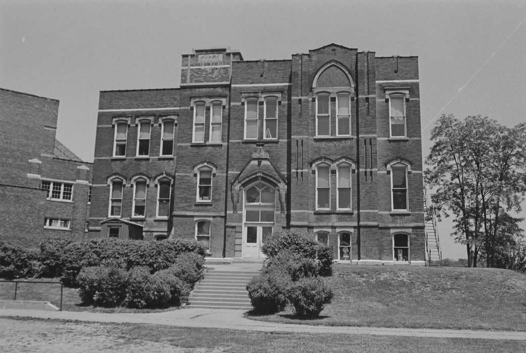 history of Iowa, Iowa History, Ottumwa, IA, brick, Lemberger, LeAnn, Iowa, Cities and Towns, Schools and Education, school, steps
