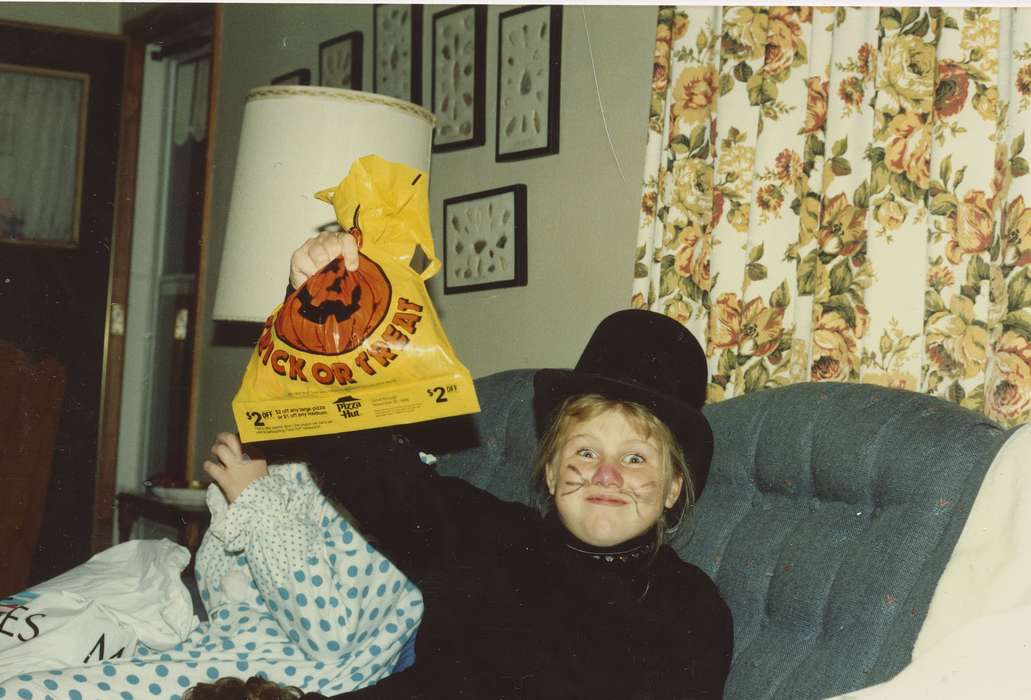 history of Iowa, Iowa History, halloween, Reinbeck, IA, candy, costume, living room, Iowa, Homes, curtain, Children, East, Lindsey, Portraits - Individual