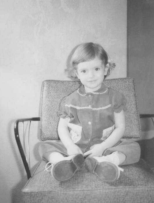 history of Iowa, Iowa History, chair, Iowa, Feeney, Mary, Davenport, IA, Children, Portraits - Individual