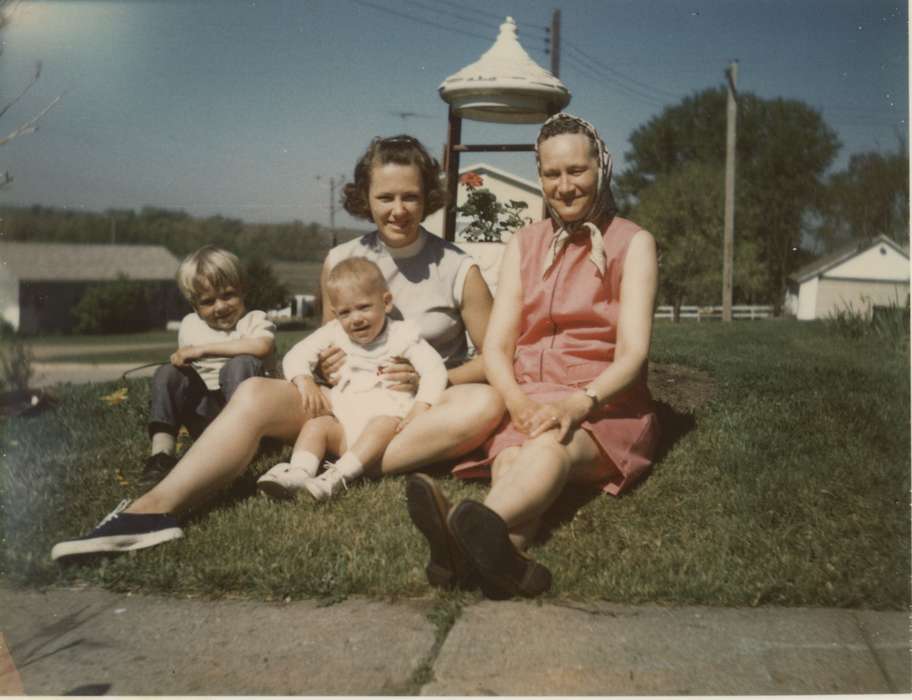 Portraits - Group, history of Iowa, Iowa History, kerchief, IA, Families, Wilson, Anna, Iowa, Children, Leisure