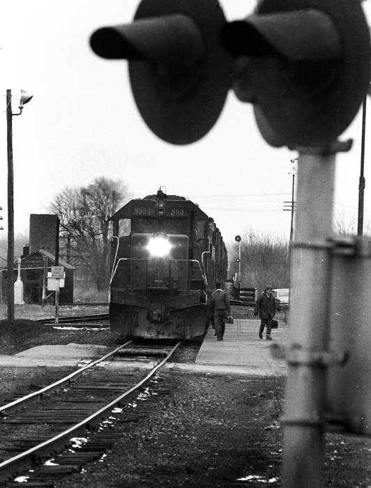history of Iowa, rail workers, Iowa History, train track, railroad, Eldon, IA, sign, Iowa, Lemberger, LeAnn, train, Train Stations, gravel, Labor and Occupations