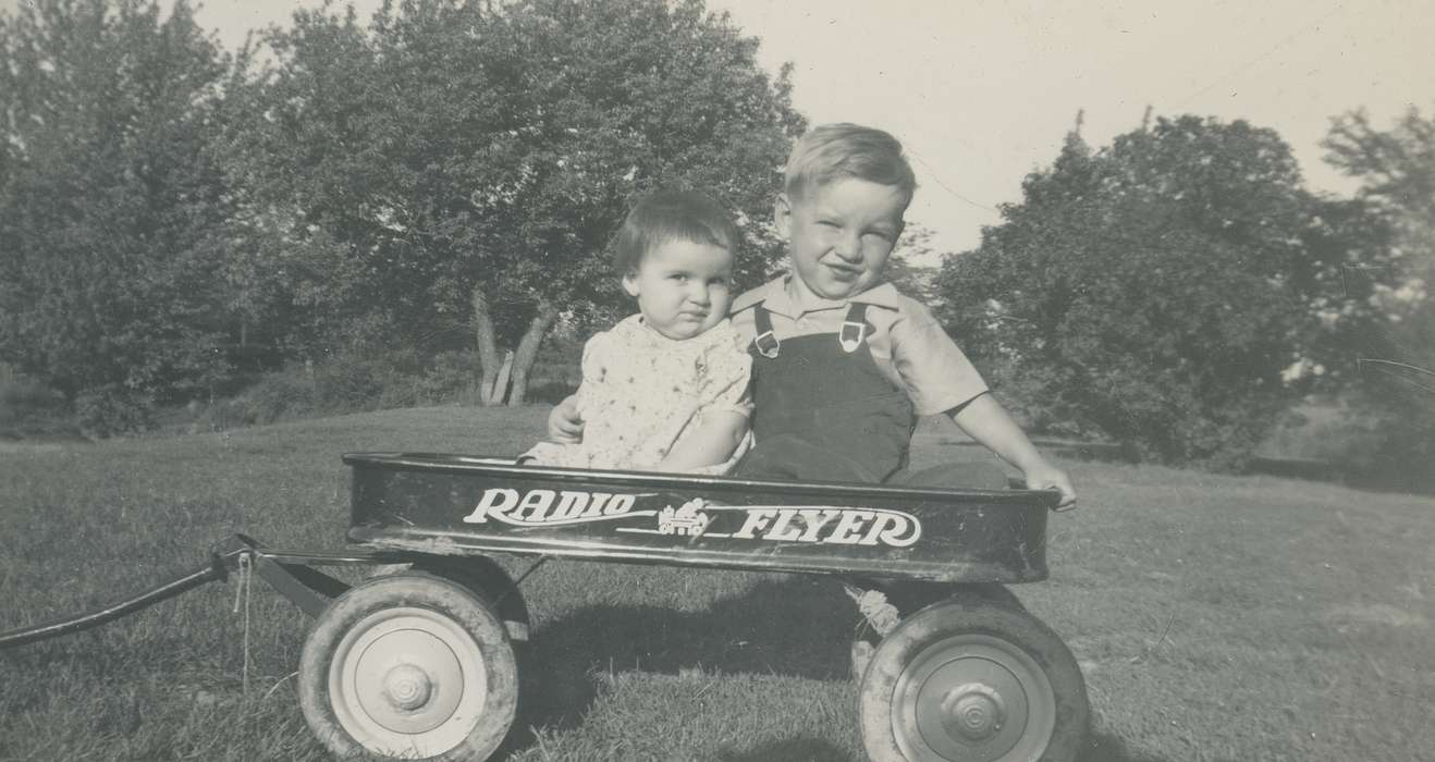 Portraits - Group, wagon, Iowa History, Iowa, USA, toy, siblings, Children, history of Iowa, Spilman, Jessie Cudworth